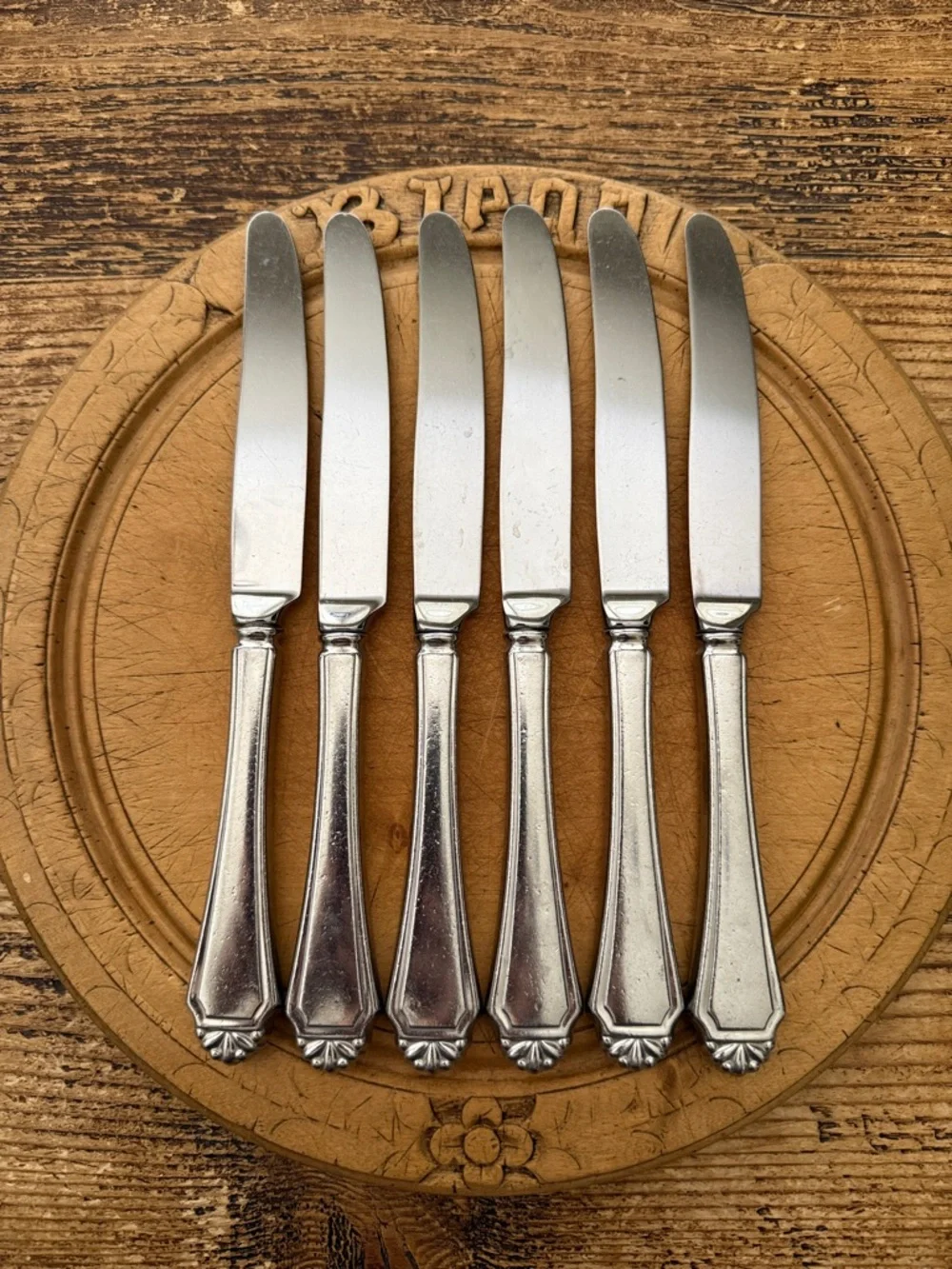 Beautiful Set of 6 Oneida Stainless Steel Dinner Knives | Henley Design
